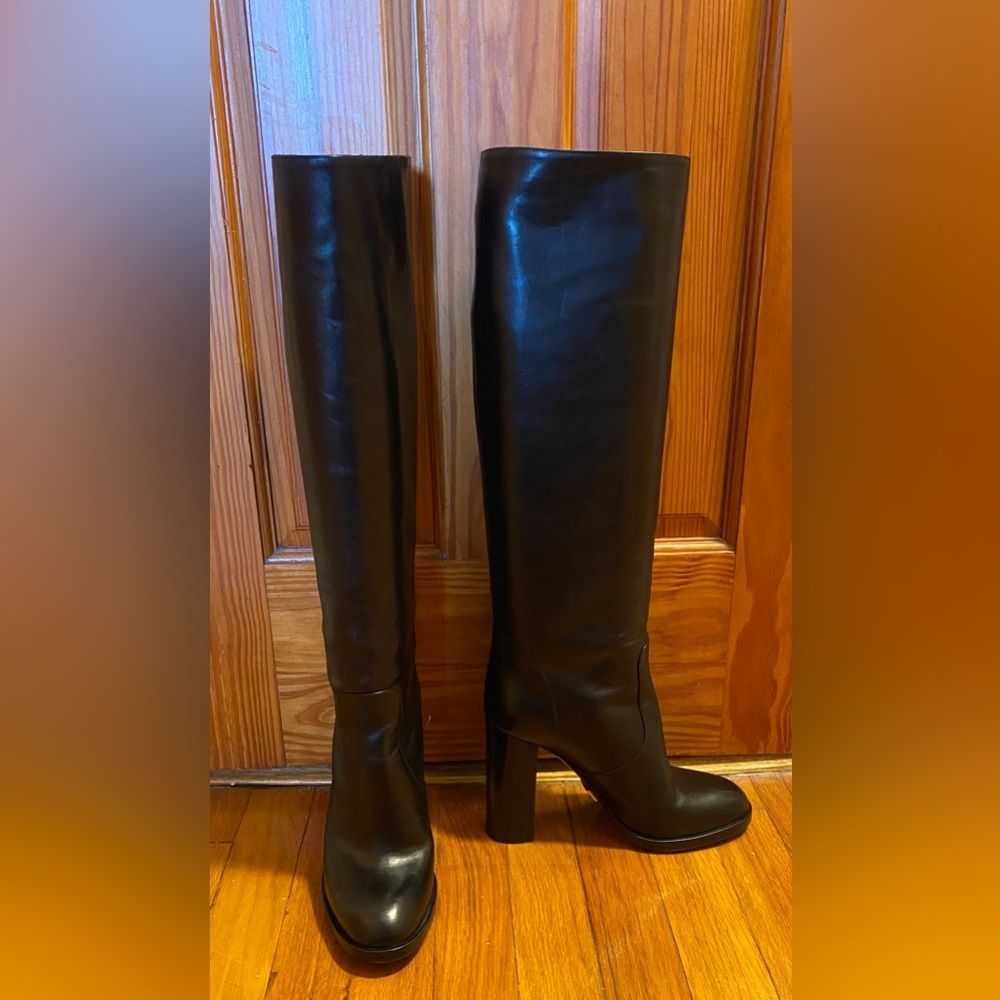 Michael Kors knee high black leather boots with block heel. Size 39 1/2.